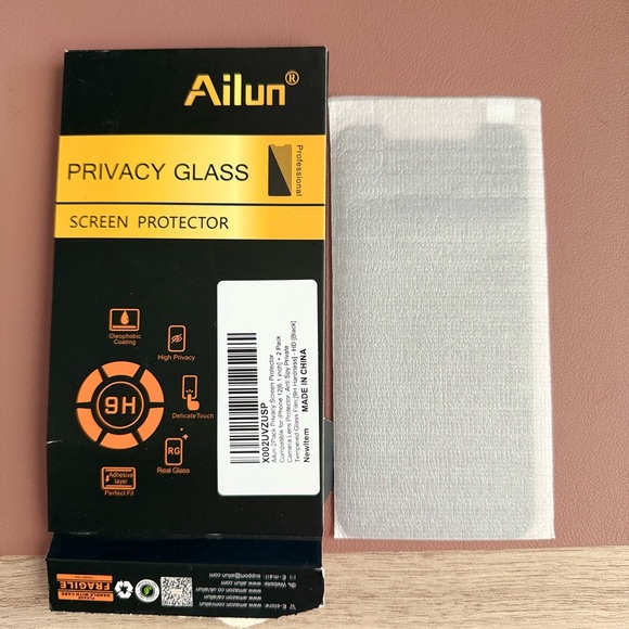 Ailun Privacy Screen Protector for an IPhone 13 Pro Max tempered - Picture 1 of 1